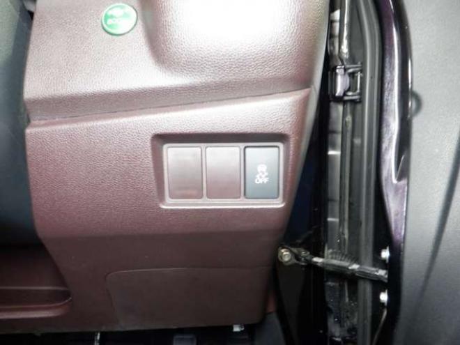 N-WGNカスタムG 4WD　ナビ　TV　B/T　アイドリングストップ　スマートキー　プッシュスタート　HID　ETC　DVD再生　ベンチシート　フォグランプ　ドアバイザー　純正AW　オートライト 660