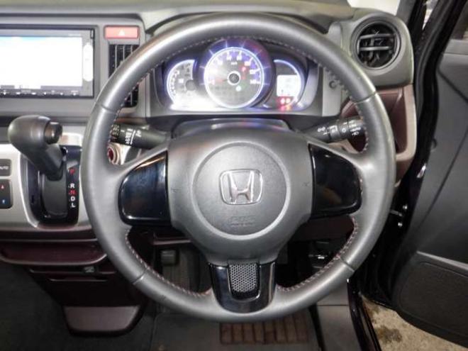 N-WGNカスタムG 4WD　ナビ　TV　B/T　アイドリングストップ　スマートキー　プッシュスタート　HID　ETC　DVD再生　ベンチシート　フォグランプ　ドアバイザー　純正AW　オートライト 660