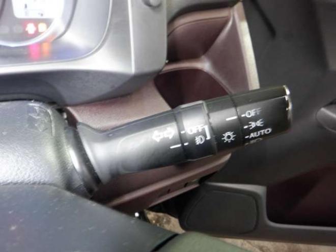 N-WGNカスタムG 4WD　ナビ　TV　B/T　アイドリングストップ　スマートキー　プッシュスタート　HID　ETC　DVD再生　ベンチシート　フォグランプ　ドアバイザー　純正AW　オートライト 660