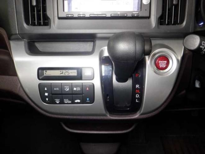 N-WGNカスタムG 4WD　ナビ　TV　B/T　アイドリングストップ　スマートキー　プッシュスタート　HID　ETC　DVD再生　ベンチシート　フォグランプ　ドアバイザー　純正AW　オートライト 660