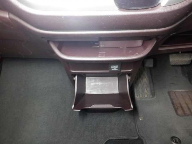 N-WGNカスタムG 4WD　ナビ　TV　B/T　アイドリングストップ　スマートキー　プッシュスタート　HID　ETC　DVD再生　ベンチシート　フォグランプ　ドアバイザー　純正AW　オートライト 660