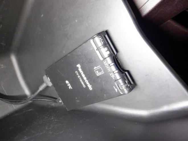 N-WGNカスタムG 4WD　ナビ　TV　B/T　アイドリングストップ　スマートキー　プッシュスタート　HID　ETC　DVD再生　ベンチシート　フォグランプ　ドアバイザー　純正AW　オートライト 660