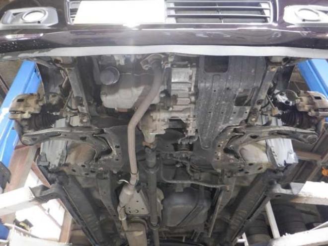 N-WGNカスタムG 4WD　ナビ　TV　B/T　アイドリングストップ　スマートキー　プッシュスタート　HID　ETC　DVD再生　ベンチシート　フォグランプ　ドアバイザー　純正AW　オートライト 660