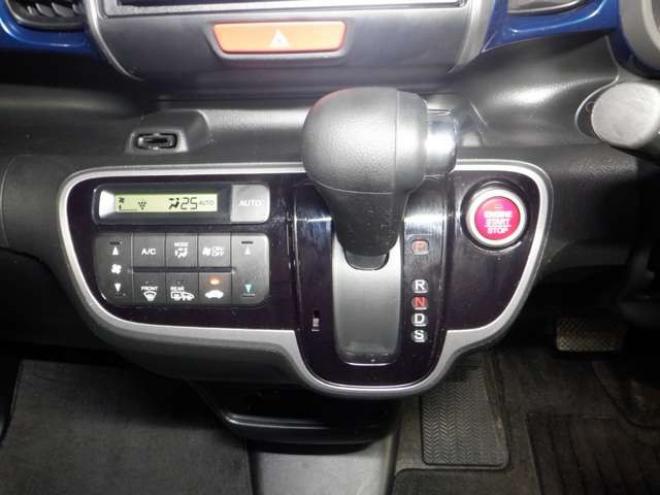 N-BOXG ターボLパッケージ 2トーンカラースタイル 4WD　ナビ・TV・Bカメラ・両側パワスラ・ETC 660