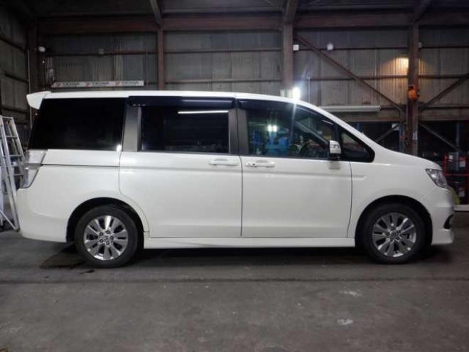 ステップワゴン2.0 スパーダ Z 4WD　ナビ・TV・Bカメラ・両側電動・スマートキー・HID・ETC・リアヒーター・パドルシフト・VSA・フルフラットシート・フォグランプ・純正AW・ステアリングスイッチ 2000