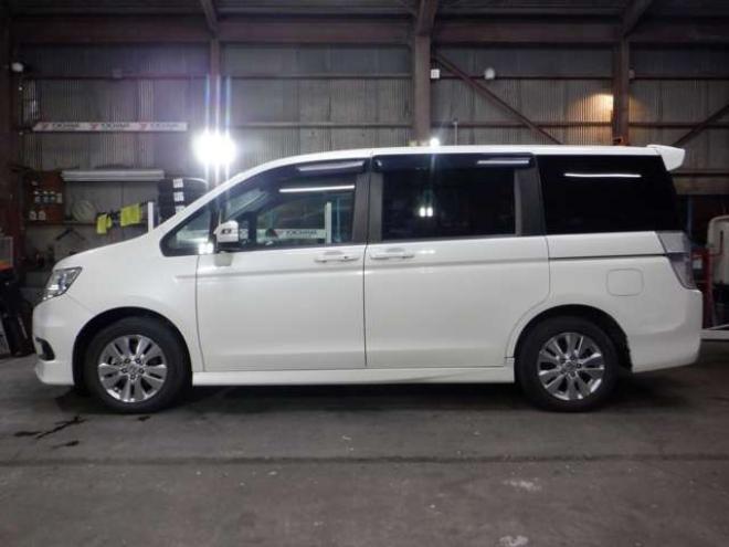 ステップワゴン2.0 スパーダ Z 4WD　ナビ・TV・Bカメラ・両側電動・スマートキー・HID・ETC・リアヒーター・パドルシフト・VSA・フルフラットシート・フォグランプ・純正AW・ステアリングスイッチ 2000