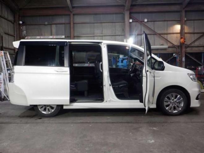 ステップワゴン2.0 スパーダ Z 4WD　ナビ・TV・Bカメラ・両側電動・スマートキー・HID・ETC・リアヒーター・パドルシフト・VSA・フルフラットシート・フォグランプ・純正AW・ステアリングスイッチ 2000