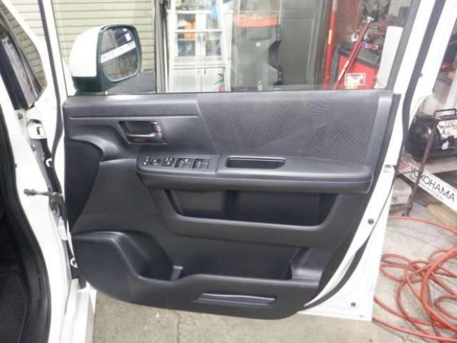 ステップワゴン2.0 スパーダ Z 4WD　ナビ・TV・Bカメラ・両側電動・スマートキー・HID・ETC・リアヒーター・パドルシフト・VSA・フルフラットシート・フォグランプ・純正AW・ステアリングスイッチ 2000