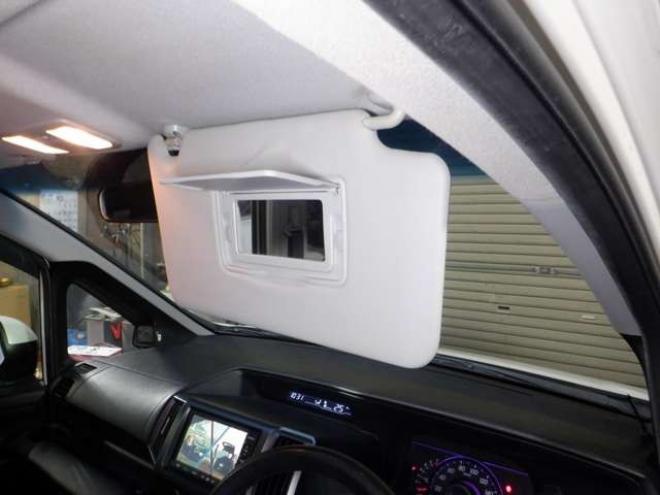 ステップワゴン2.0 スパーダ Z 4WD　ナビ・TV・Bカメラ・両側電動・スマートキー・HID・ETC・リアヒーター・パドルシフト・VSA・フルフラットシート・フォグランプ・純正AW・ステアリングスイッチ 2000