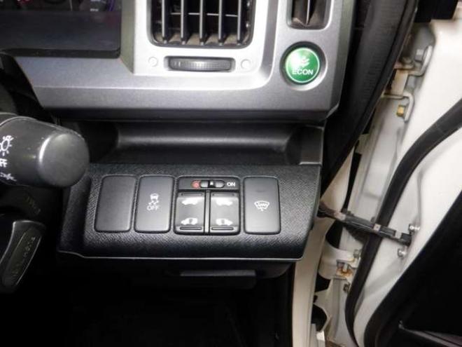 ステップワゴン2.0 スパーダ Z 4WD　ナビ・TV・Bカメラ・両側電動・スマートキー・HID・ETC・リアヒーター・パドルシフト・VSA・フルフラットシート・フォグランプ・純正AW・ステアリングスイッチ 2000