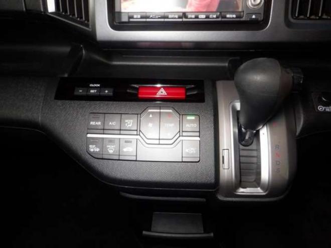 ステップワゴン2.0 スパーダ Z 4WD　ナビ・TV・Bカメラ・両側電動・スマートキー・HID・ETC・リアヒーター・パドルシフト・VSA・フルフラットシート・フォグランプ・純正AW・ステアリングスイッチ 2000