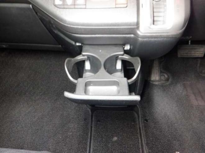 ステップワゴン2.0 スパーダ Z 4WD　ナビ・TV・Bカメラ・両側電動・スマートキー・HID・ETC・リアヒーター・パドルシフト・VSA・フルフラットシート・フォグランプ・純正AW・ステアリングスイッチ 2000