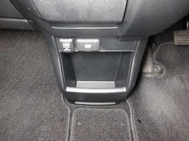 ステップワゴン2.0 スパーダ Z 4WD　ナビ・TV・Bカメラ・両側電動・スマートキー・HID・ETC・リアヒーター・パドルシフト・VSA・フルフラットシート・フォグランプ・純正AW・ステアリングスイッチ 2000