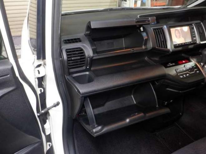 ステップワゴン2.0 スパーダ Z 4WD　ナビ・TV・Bカメラ・両側電動・スマートキー・HID・ETC・リアヒーター・パドルシフト・VSA・フルフラットシート・フォグランプ・純正AW・ステアリングスイッチ 2000