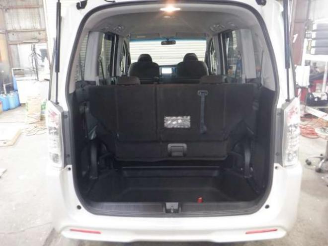 ステップワゴン2.0 スパーダ Z 4WD　ナビ・TV・Bカメラ・両側電動・スマートキー・HID・ETC・リアヒーター・パドルシフト・VSA・フルフラットシート・フォグランプ・純正AW・ステアリングスイッチ 2000