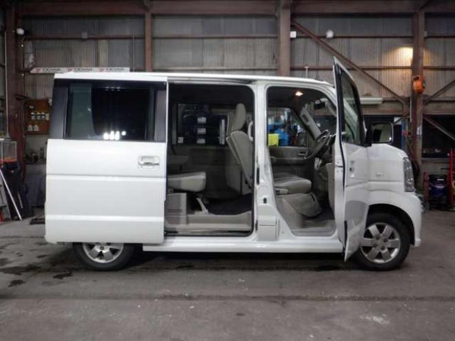 エブリィワゴン PZターボ ディスチャージヘッドランプ装着車 4WD　本州仕入・ナビ・TV・Bカメラ・パワスラ・シートヒーター・キーレス・HID・ETC・社外エンスタ・フォグランプ・オートエアコン・リアヒーター・電動格納・ドアバイザーDVD再生 660