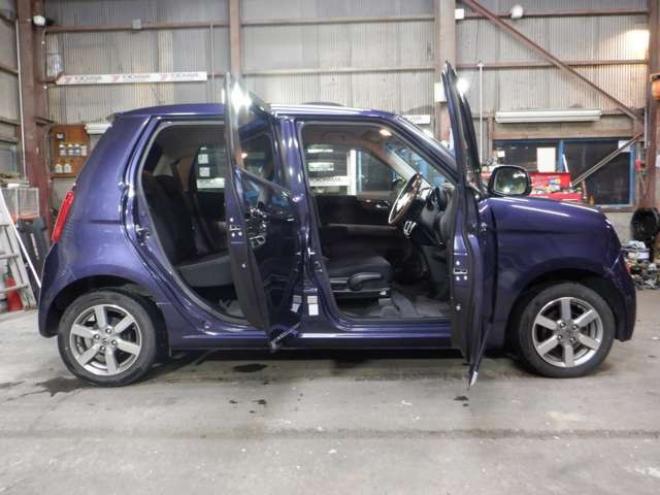 N-ONEプレミアム ツアラー 4WD　本州仕入・ナビ・TV・Bカメラ・スマートキー・プッシュスタート・HID・ターボ・フォグランプ・オートライト・オートエアコン・ベンチシート 660