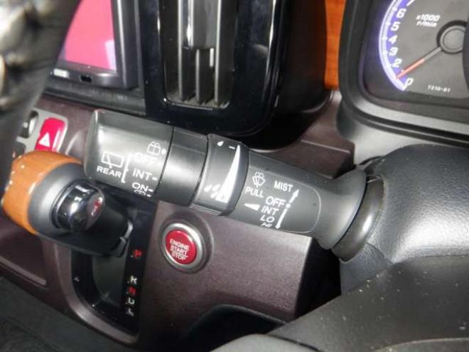 N-ONEプレミアム ツアラー 4WD　本州仕入・ナビ・TV・Bカメラ・スマートキー・プッシュスタート・HID・ターボ・フォグランプ・オートライト・オートエアコン・ベンチシート 660