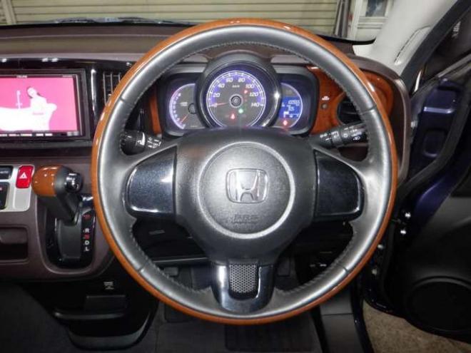 N-ONEプレミアム ツアラー 4WD　本州仕入・ナビ・TV・Bカメラ・スマートキー・プッシュスタート・HID・ターボ・フォグランプ・オートライト・オートエアコン・ベンチシート 660