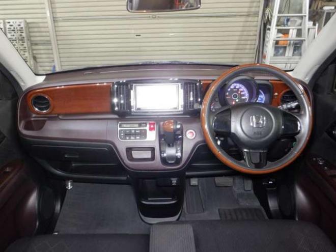 N-ONEプレミアム ツアラー 4WD　本州仕入・ナビ・TV・Bカメラ・スマートキー・プッシュスタート・HID・ターボ・フォグランプ・オートライト・オートエアコン・ベンチシート 660