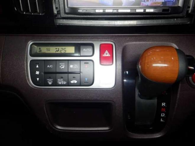 N-ONEプレミアム ツアラー 4WD　本州仕入・ナビ・TV・Bカメラ・スマートキー・プッシュスタート・HID・ターボ・フォグランプ・オートライト・オートエアコン・ベンチシート 660