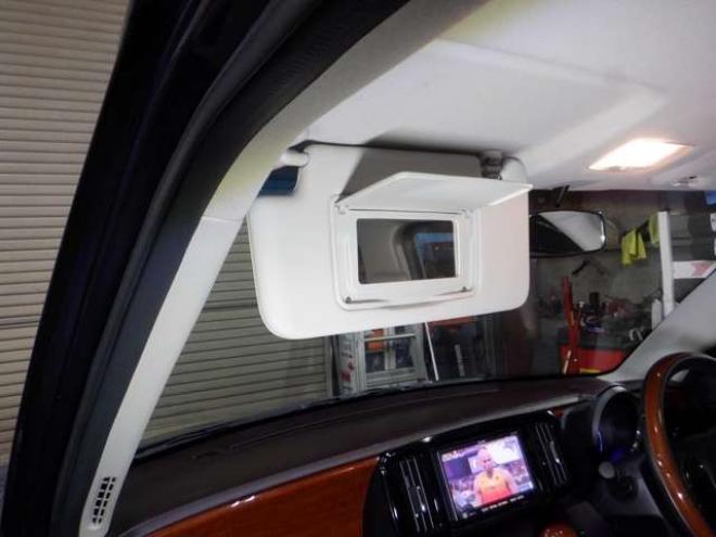 N-ONEプレミアム ツアラー 4WD　本州仕入・ナビ・TV・Bカメラ・スマートキー・プッシュスタート・HID・ターボ・フォグランプ・オートライト・オートエアコン・ベンチシート 660