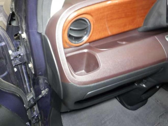 N-ONEプレミアム ツアラー 4WD　本州仕入・ナビ・TV・Bカメラ・スマートキー・プッシュスタート・HID・ターボ・フォグランプ・オートライト・オートエアコン・ベンチシート 660