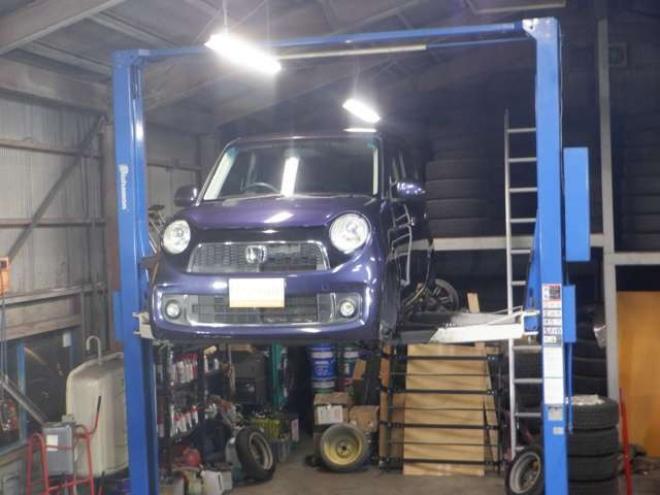 N-ONEプレミアム ツアラー 4WD　本州仕入・ナビ・TV・Bカメラ・スマートキー・プッシュスタート・HID・ターボ・フォグランプ・オートライト・オートエアコン・ベンチシート 660