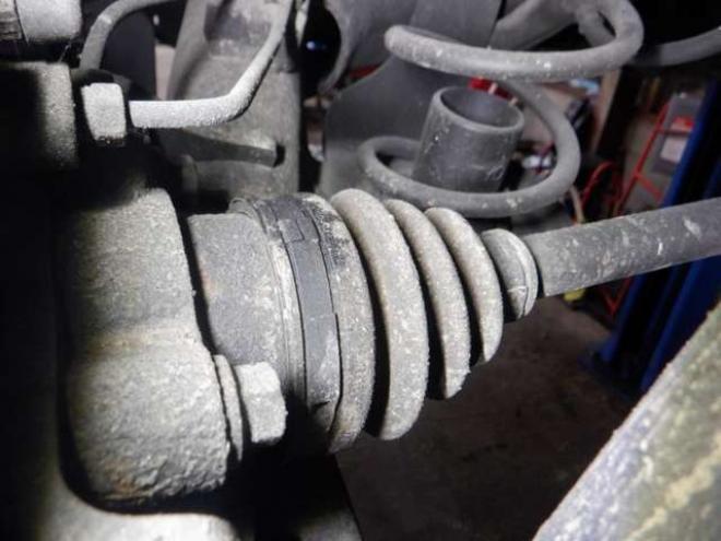 N-ONEプレミアム ツアラー 4WD　本州仕入・ナビ・TV・Bカメラ・スマートキー・プッシュスタート・HID・ターボ・フォグランプ・オートライト・オートエアコン・ベンチシート 660