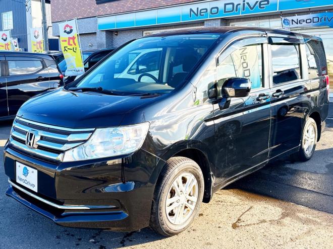 ステップワゴン2.0G Eセレクション 4WD 本州仕入　寒冷地仕様 純正ナビ　Bluetooth接続　後席モニター　パワースライド　アイドリングストップ　社外アルミ　横滑り防止　スマートキー　3列シート　タイミングチェーン車　バックカメラ　フルセグTV 4WD 2000 ５Dr