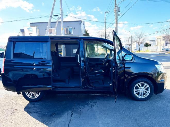 ステップワゴン2.0G Eセレクション 4WD 本州仕入　寒冷地仕様 純正ナビ　Bluetooth接続　後席モニター　パワースライド　アイドリングストップ　社外アルミ　横滑り防止　スマートキー　3列シート　タイミングチェーン車　バックカメラ　フルセグTV 4WD 2000 ５Dr