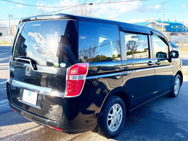 ステップワゴン2.0G Eセレクション 4WD 本州仕入　寒冷地仕様 純正ナビ　Bluetooth接続　後席モニター　パワースライド　アイドリングストップ　社外アルミ　横滑り防止　スマートキー　3列シート　タイミングチェーン車　バックカメラ　フルセグTV 4WD 2000 ５Dr