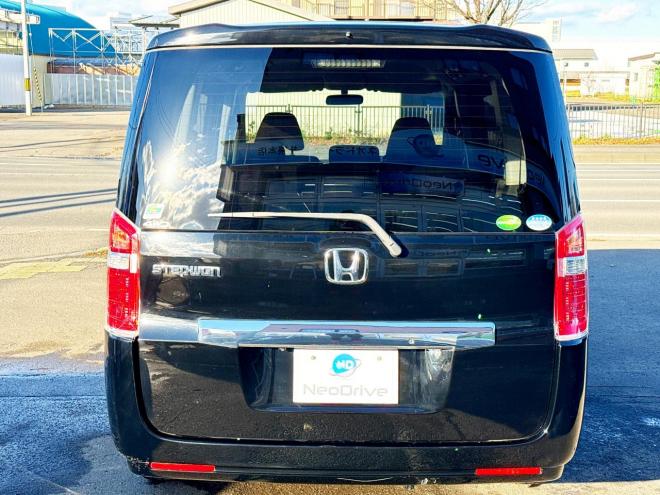 ステップワゴン2.0G Eセレクション 4WD 本州仕入　寒冷地仕様 純正ナビ　Bluetooth接続　後席モニター　パワースライド　アイドリングストップ　社外アルミ　横滑り防止　スマートキー　3列シート　タイミングチェーン車　バックカメラ　フルセグTV 4WD 2000 ５Dr