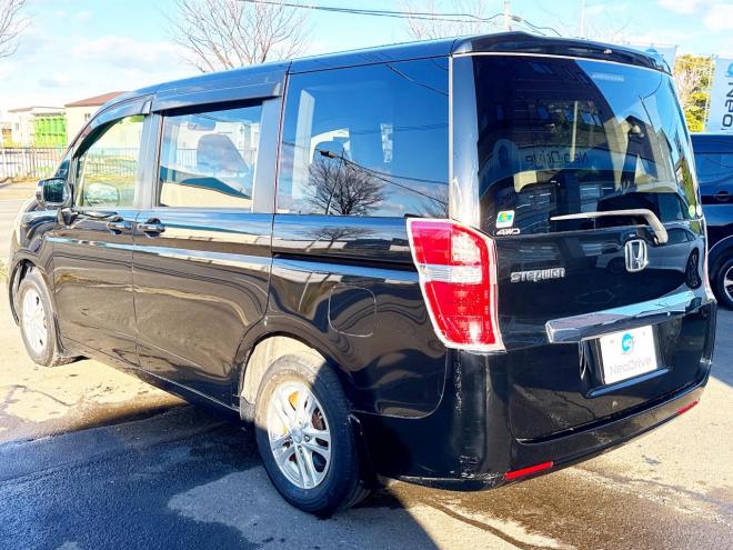 ステップワゴン2.0G Eセレクション 4WD 本州仕入　寒冷地仕様 純正ナビ　Bluetooth接続　後席モニター　パワースライド　アイドリングストップ　社外アルミ　横滑り防止　スマートキー　3列シート　タイミングチェーン車　バックカメラ　フルセグTV 4WD 2000 ５Dr