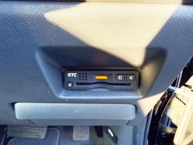 ステップワゴン2.0G Eセレクション 4WD 本州仕入　寒冷地仕様 純正ナビ　Bluetooth接続　後席モニター　パワースライド　アイドリングストップ　社外アルミ　横滑り防止　スマートキー　3列シート　タイミングチェーン車　バックカメラ　フルセグTV 4WD 2000 ５Dr