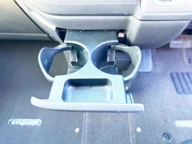 ステップワゴン2.0G Eセレクション 4WD 本州仕入　寒冷地仕様 純正ナビ　Bluetooth接続　後席モニター　パワースライド　アイドリングストップ　社外アルミ　横滑り防止　スマートキー　3列シート　タイミングチェーン車　バックカメラ　フルセグTV 4WD 2000 ５Dr