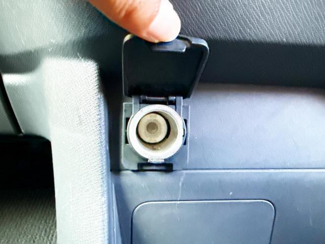 ステップワゴン2.0G Eセレクション 4WD 本州仕入　寒冷地仕様 純正ナビ　Bluetooth接続　後席モニター　パワースライド　アイドリングストップ　社外アルミ　横滑り防止　スマートキー　3列シート　タイミングチェーン車　バックカメラ　フルセグTV 4WD 2000 ５Dr