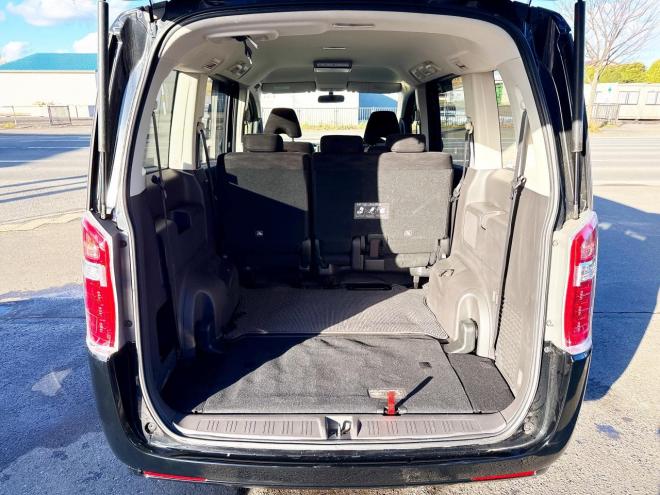 ステップワゴン2.0G Eセレクション 4WD 本州仕入　寒冷地仕様 純正ナビ　Bluetooth接続　後席モニター　パワースライド　アイドリングストップ　社外アルミ　横滑り防止　スマートキー　3列シート　タイミングチェーン車　バックカメラ　フルセグTV 4WD 2000 ５Dr