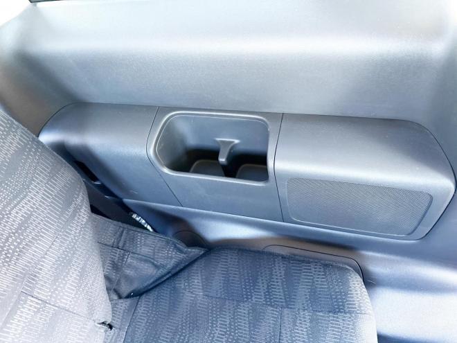 ステップワゴン2.0G Eセレクション 4WD 本州仕入　寒冷地仕様 純正ナビ　Bluetooth接続　後席モニター　パワースライド　アイドリングストップ　社外アルミ　横滑り防止　スマートキー　3列シート　タイミングチェーン車　バックカメラ　フルセグTV 4WD 2000 ５Dr