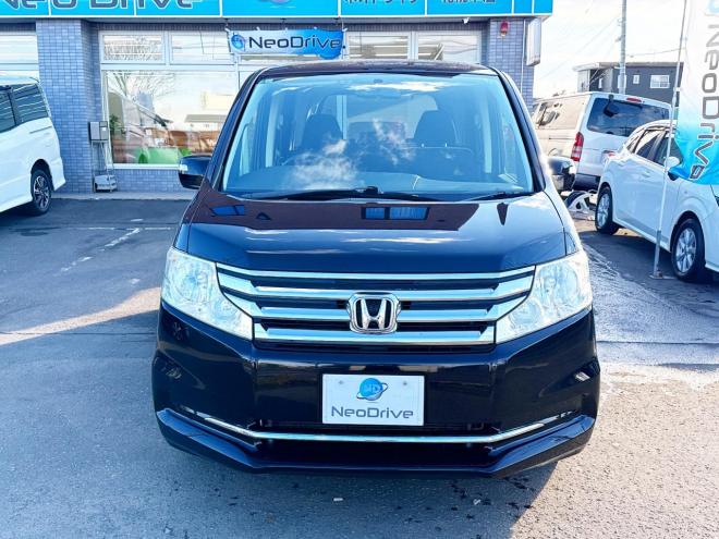 ステップワゴン2.0G Eセレクション 4WD 本州仕入　寒冷地仕様 純正ナビ　Bluetooth接続　後席モニター　パワースライド　アイドリングストップ　社外アルミ　横滑り防止　スマートキー　3列シート　タイミングチェーン車　バックカメラ　フルセグTV 4WD 2000 ５Dr