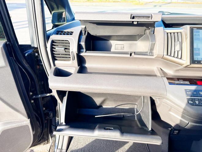 ステップワゴン2.0G Eセレクション 4WD 本州仕入　寒冷地仕様 純正ナビ　Bluetooth接続　後席モニター　パワースライド　アイドリングストップ　社外アルミ　横滑り防止　スマートキー　3列シート　タイミングチェーン車　バックカメラ　フルセグTV 4WD 2000 ５Dr