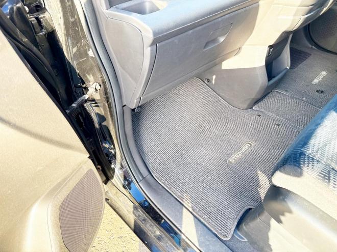 ステップワゴン2.0G Eセレクション 4WD 本州仕入　寒冷地仕様 純正ナビ　Bluetooth接続　後席モニター　パワースライド　アイドリングストップ　社外アルミ　横滑り防止　スマートキー　3列シート　タイミングチェーン車　バックカメラ　フルセグTV 4WD 2000 ５Dr