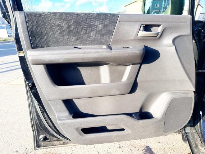 ステップワゴン2.0G Eセレクション 4WD 本州仕入　寒冷地仕様 純正ナビ　Bluetooth接続　後席モニター　パワースライド　アイドリングストップ　社外アルミ　横滑り防止　スマートキー　3列シート　タイミングチェーン車　バックカメラ　フルセグTV 4WD 2000 ５Dr