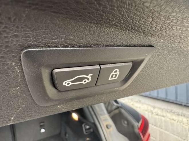 BMWX2 xドライブ18d MスポーツX ディーゼルターボ 4WD　本革　ナビ　Bカメラ 正規輸入車 2000