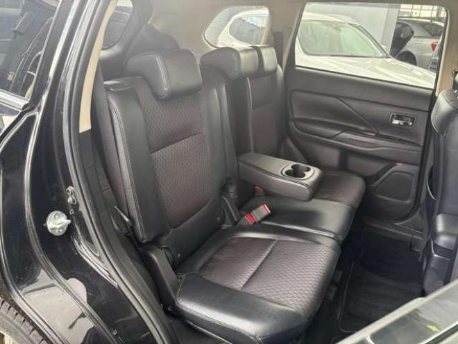 アウトランダーPHEV2.0 G ナビパッケージ 4WD　 2000