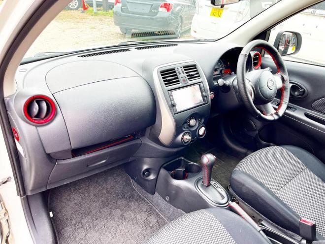 マーチ5ドア1.2X FOUR Vセレクション 4WD　ローンが不安な方＜優遇ローン＞　1年保証付 寒冷地仕様　純正ナビ