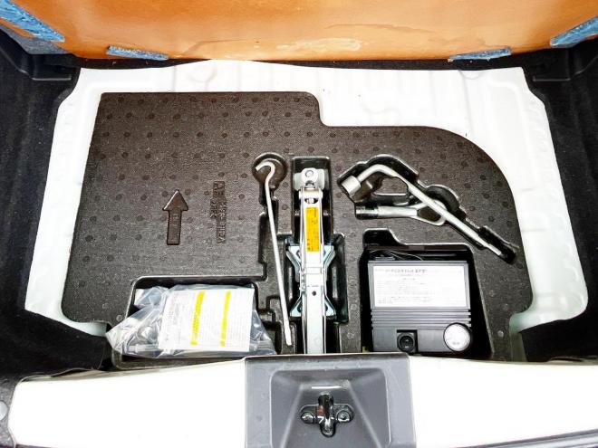 マーチ5ドア1.2X FOUR Vセレクション 4WD　ローンが不安な方＜優遇ローン＞　1年保証付 寒冷地仕様　純正ナビ