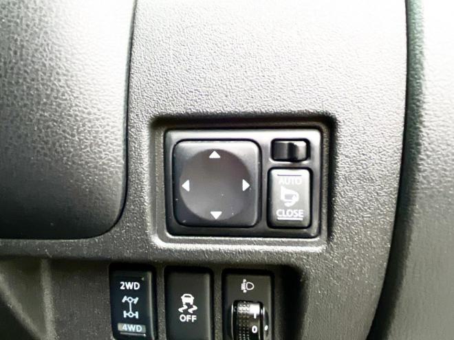 マーチ5ドア1.2X FOUR Vセレクション 4WD　ローンが不安な方＜優遇ローン＞　1年保証付 寒冷地仕様　純正ナビ