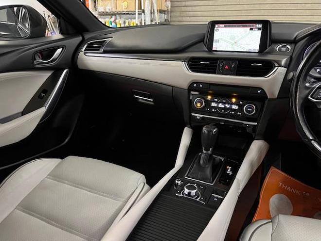 アテンザワゴンＸＤ　Ｌパッケージ　寒冷地仕様　禁煙車　スカイアクティブディーゼルターボ　純正１９インチＡＷ　社外１７ＡＷ＋スタッドレスタイヤ付　純正ナビ（地デジ　ＤＶＤ再生　Ｂｌｕｅｔｏｏｔｈ）＋バックカメラ　前後ドライブレコーダー　ヘッドアップディスプレイ　ＢＯＳＥサウンド　衝突軽減ブレーキ　レーダークルーズコントロール　車線逸脱警報　ＬＥＤヘッドライト　フロントガラス熱線　シートヒーター　ステアリングヒーター　横滑り防止装置　ＥＴＣ 4WD 2200 5Dr