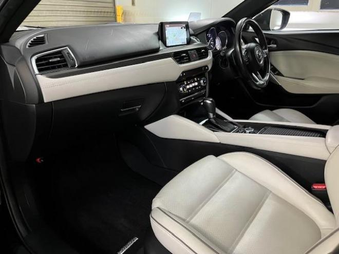 アテンザワゴンＸＤ　Ｌパッケージ　寒冷地仕様　禁煙車　スカイアクティブディーゼルターボ　純正１９インチＡＷ　社外１７ＡＷ＋スタッドレスタイヤ付　純正ナビ（地デジ　ＤＶＤ再生　Ｂｌｕｅｔｏｏｔｈ）＋バックカメラ　前後ドライブレコーダー　ヘッドアップディスプレイ　ＢＯＳＥサウンド　衝突軽減ブレーキ　レーダークルーズコントロール　車線逸脱警報　ＬＥＤヘッドライト　フロントガラス熱線　シートヒーター　ステアリングヒーター　横滑り防止装置　ＥＴＣ 4WD 2200 5Dr